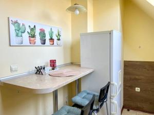 35 Cozy Central 1 Bedroom Apartment with Balcony