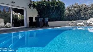 Apartment with private pool - Klarisa
