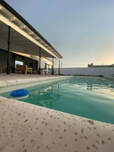 Casa Mercedes, casa privada a estrenar alquiler todo el año, con pileta climatizada solar de noviembre a marzo