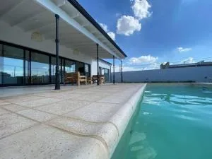 Casa Mercedes, casa privada a estrenar alquiler todo el año, con pileta climatizada solar de noviembre a marzo - Ayacucho