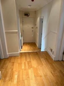 Luxury 3 bedroom, 3 bath apt by Oxford St & Soho