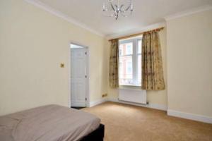 Luxury 3 bedroom, 3 bath apt by Oxford St & Soho