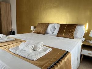 Genova Gold Rooms