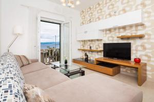 Apartment Riva Mare with Sea View in the center