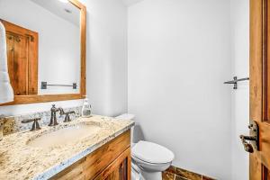 Inuksuk Lodge - 4800 sq ft of Big White Excellence!