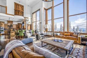 Inuksuk Lodge - 4800 sq ft of Big White Excellence!