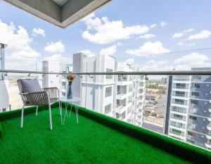 Valley Vista 3BR Suite near JKIASGR w Gym & Pool