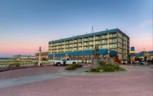 Promenade Inn & Suites Oceanfront - Seaside