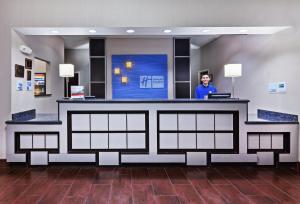 Holiday Inn Express & Suites Cleveland by IHG