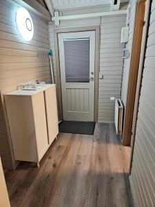 Relaxing and cozy cottage with hot tub