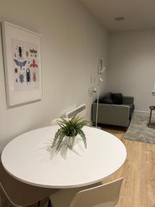 London Heathrow Airport Apartment Voyager House Terminal 12345 - EV Electric and Parking available!
