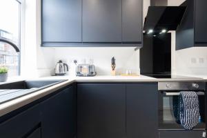 Close to Leeds Centre, 3 Bedrooms with Free Parking, Great for Contractors & Long Term Bookings - NordStay