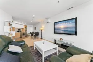 Bright 1-Bed by Natural Reserves with Pool & Gym - Bywong