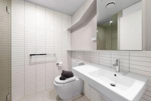 A Comfy 2BR Apt Next to QV & Melbourne Central