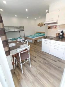 Flower 1 free parking