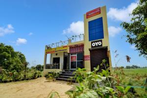 OYO Flagship Highway Suites