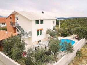 Apartments with a swimming pool Kastel Stafilic, Kastela - 22569