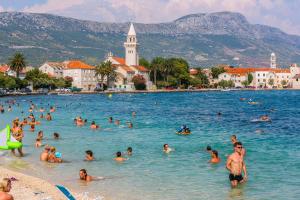 Apartments with a swimming pool Kastel Stafilic, Kastela - 22569