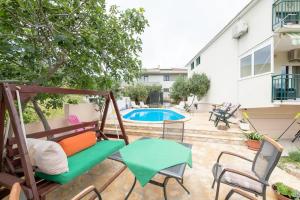 Apartments with a swimming pool Kastel Stafilic, Kastela - 22569