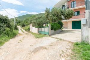 Apartments with a swimming pool Kastel Stafilic, Kastela - 22569