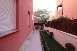 Apartments with a parking space Vodice - 22634