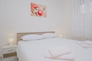 Apartments with a parking space Vodice - 22634