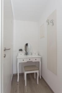 Seaside family friendly house with a swimming pool Sevid, Trogir - 22724