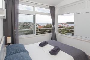 Seaside family friendly house with a swimming pool Sevid, Trogir - 22724