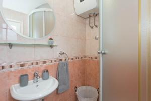 Seaside family friendly house with a swimming pool Sevid, Trogir - 22724