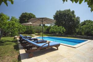 Family friendly house with a swimming pool Valtura, Pula - 22734