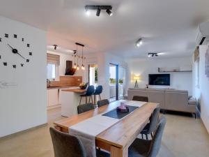 Holiday house with a parking space Valtura, Pula - 22784