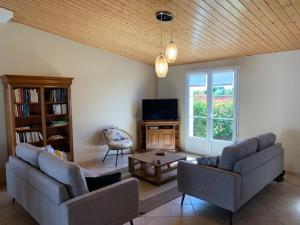 Maisons de vacances Maison 3 chambres au calme, 3* - Proche plage et commerces, WiFi, terrasse, jardin, TV box, garage - FR-1-323-525 : photos des chambres