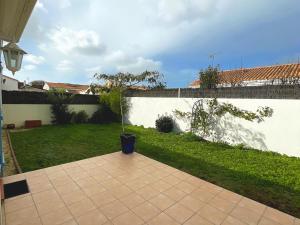 Maisons de vacances Maison 3 chambres au calme, 3* - Proche plage et commerces, WiFi, terrasse, jardin, TV box, garage - FR-1-323-525 : photos des chambres