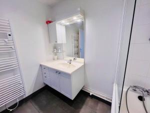 Appartements Appartement lumineux refait a neuf, centre-ville, proche plage, balcon sud, parking, WIFI - FR-1-478-271 : photos des chambres