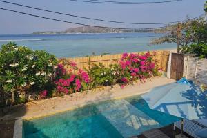 Villa Aurora: 4 BR, Front Beach