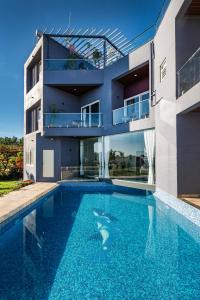 SaffronStays Blueberry - 4BR Panchgani villa with pool, bar lounge & terrace, lush garden vibes for family celebrations