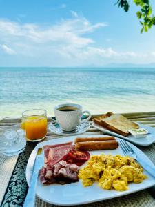 A Little Bungalows By Beach