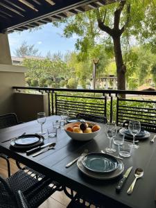 Stylish Staycation near BGC w Home Cinema