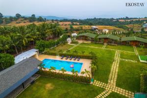 EKOSTAY Luxe - Woodstock Villa I 2 Acre Property I Cricket Turf I Party Friendly