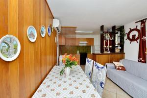 Seaview Apartments In Vir For 6 Person - Happy Rentals