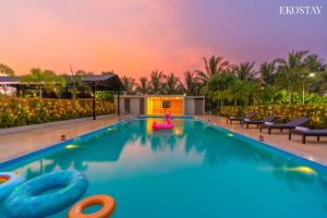 EKOSTAY Luxe - Woodstock Villa I 2 Acre Property I Cricket Turf I Party Friendly