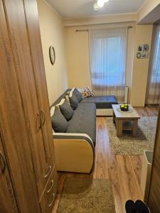 Relax 2, sa parkingom