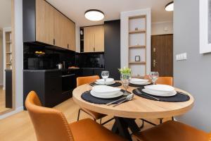 Okrzei Stylish Apartment with Balcony & Parking Gdynia by Renters