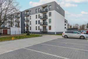 Okrzei Stylish Apartment with Balcony & Parking Gdynia by Renters