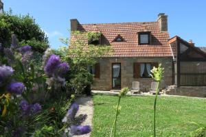 Maison bretonne exposée Sud avec jardin à 50m de la baie Ste Anne à TREGASTEL - Réf 44