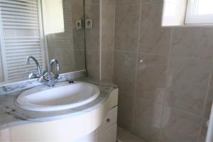 Appartements Appartement au centre de TREBEURDEN et a 500m de la plage - Ref 665 : photos des chambres