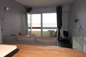 Studio VUE SUR MER sur la plage de Trestrignel à PERROS-GUIREC - Réf 833