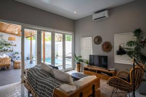 Spacious Two Bedroom Modern Tropical Home