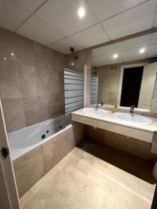 Beautiful apartment,3 min drive from the beach