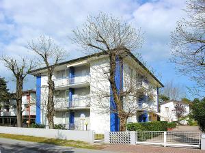 Villa Paola, ground-floor flat, with free Wi-fi, parking, terrace, beach and town centre within walking distance